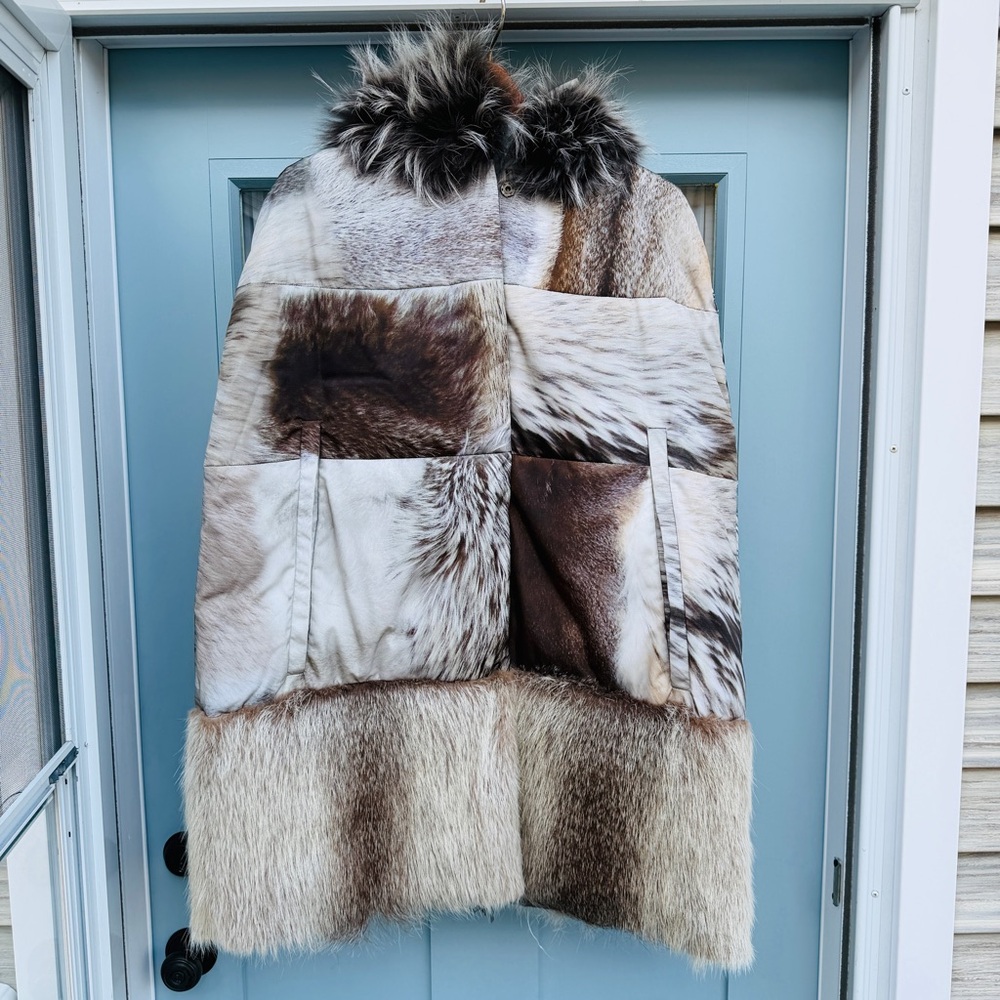 MONCLER GAMME ROUGE GIAMBATTISTA VALLI FUR HOODED CAPE 
One Size Fits Most - Picture 4 of 14